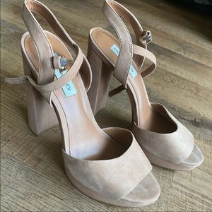 Steve Madden Nude Platform heels
